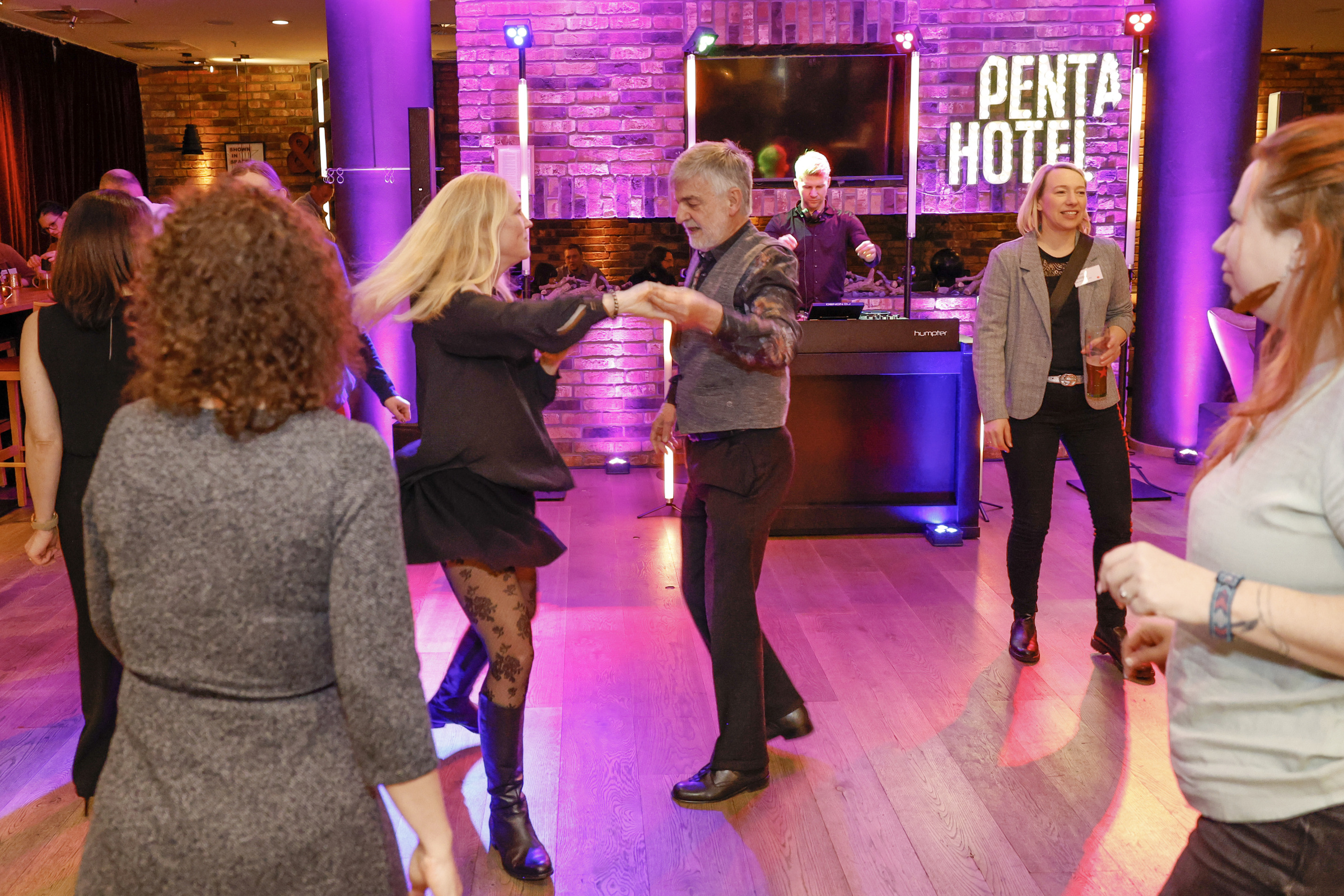 DVMD 237